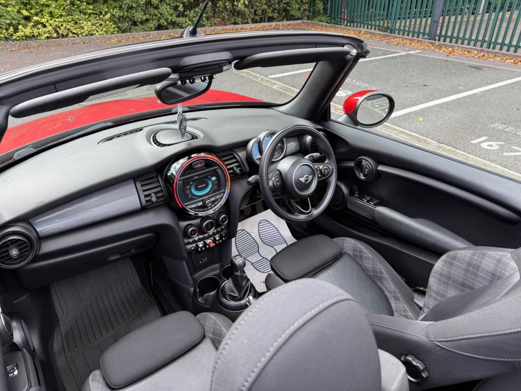 MINI Convertible 1.5 Cooper Euro 6 (s/s) 2dr — photo 62 of 68