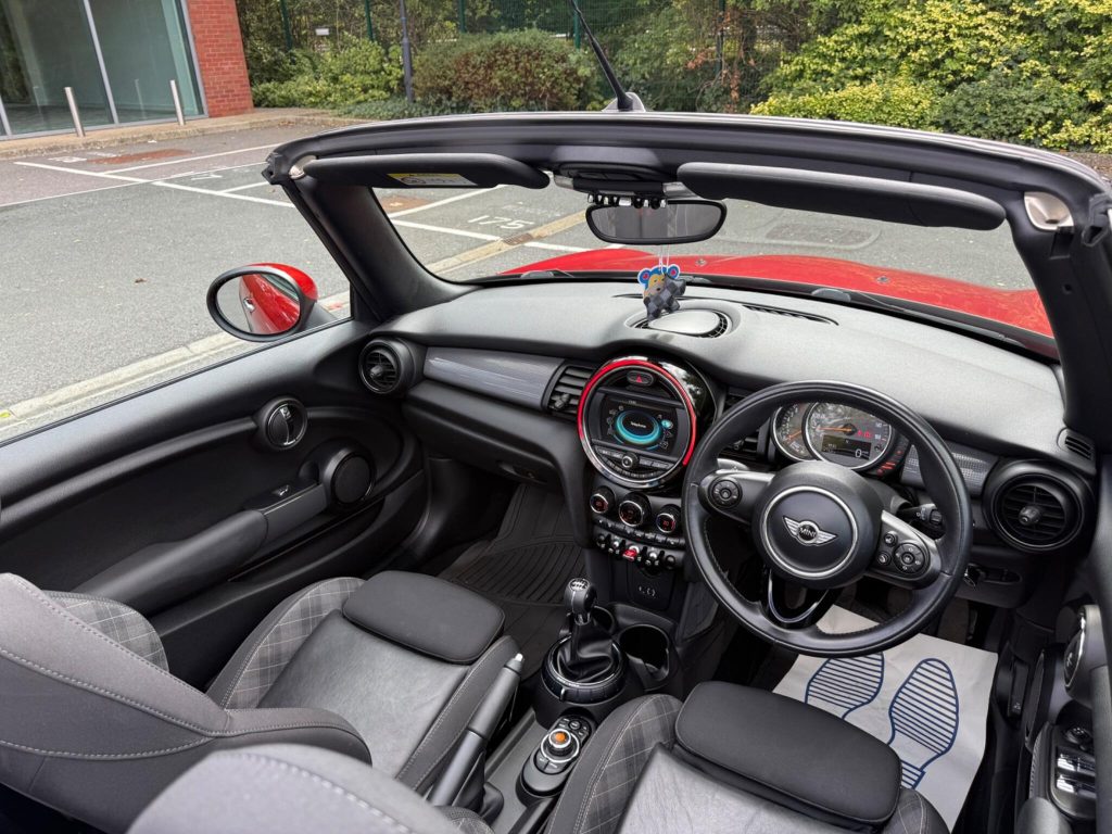 MINI Convertible 1.5 Cooper Euro 6 (s/s) 2dr — photo 65 of 68