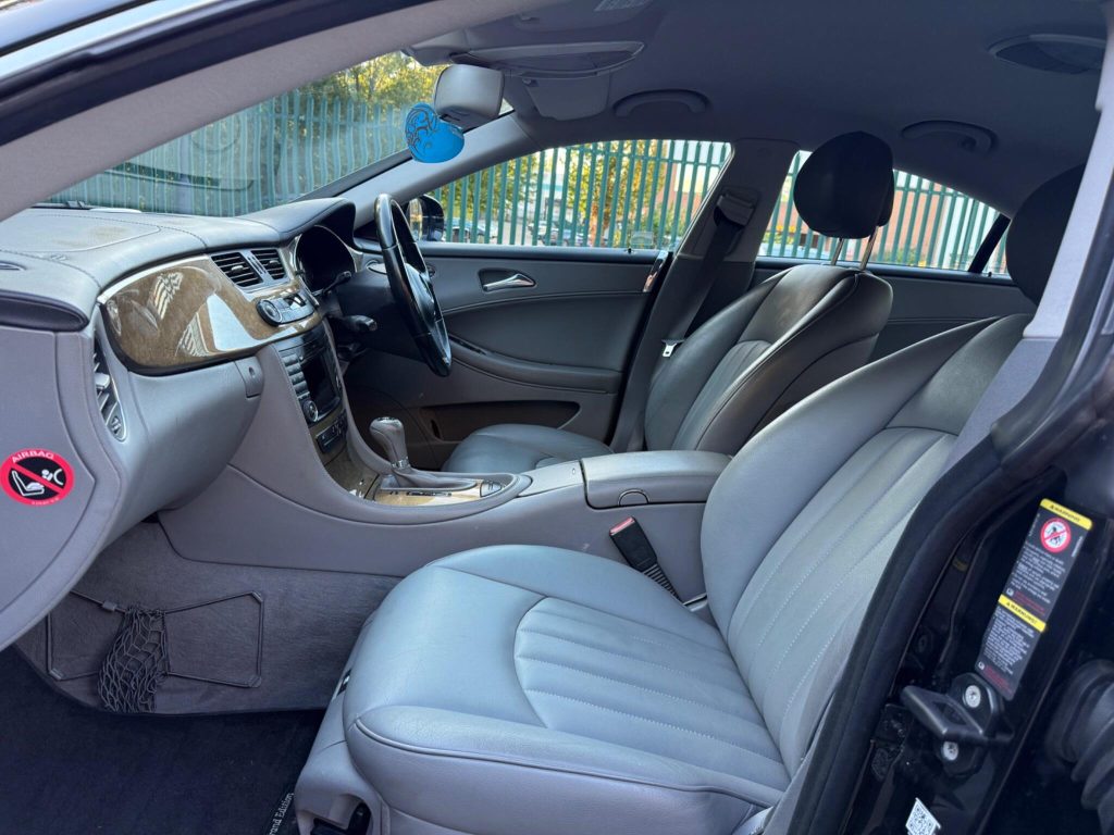 Mercedes-Benz CLS 3.0 CLS350 CDI Grand Edition Coupe 7G-Tronic 4dr — photo 28 of 63