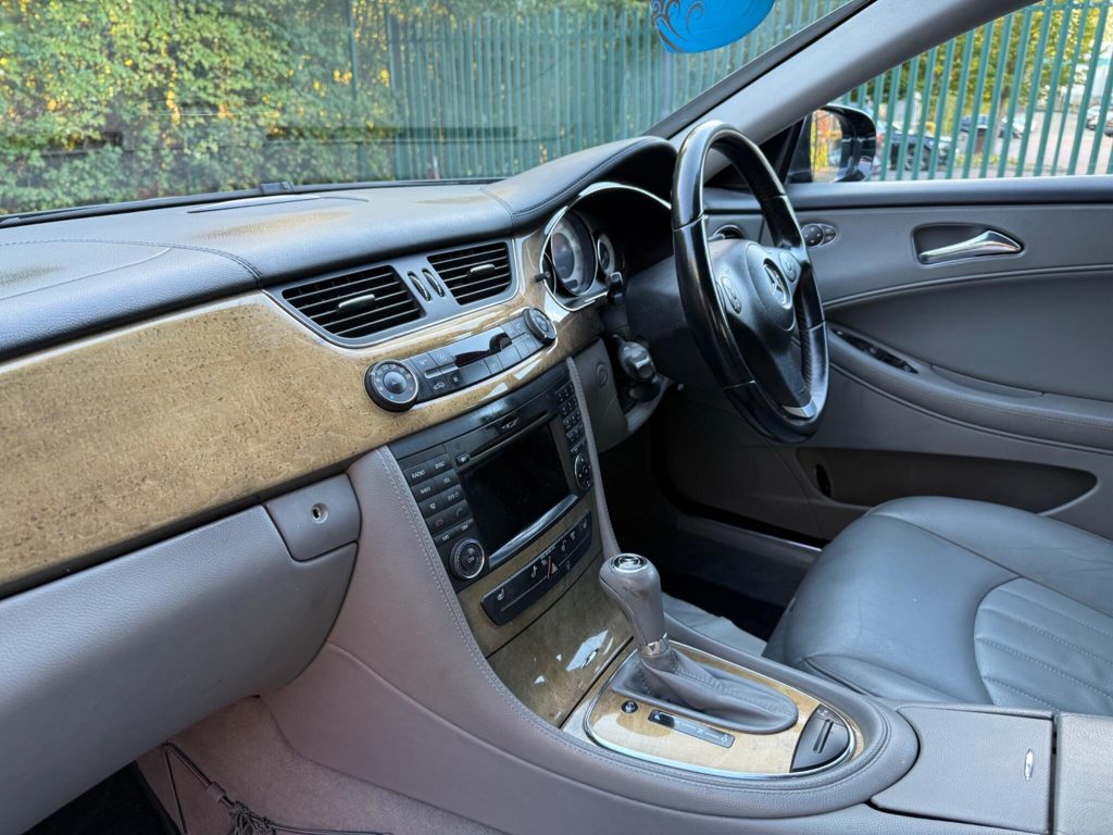 Mercedes-Benz CLS 3.0 CLS350 CDI Grand Edition Coupe 7G-Tronic 4dr — photo 29 of 63