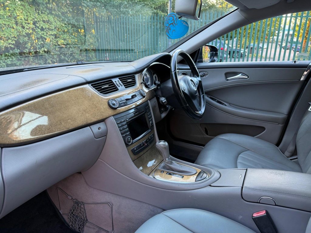 Mercedes-Benz CLS 3.0 CLS350 CDI Grand Edition Coupe 7G-Tronic 4dr — photo 30 of 63