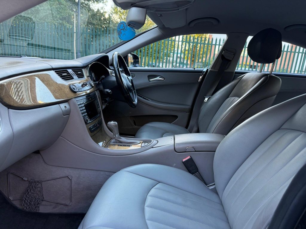 Mercedes-Benz CLS 3.0 CLS350 CDI Grand Edition Coupe 7G-Tronic 4dr — photo 31 of 63