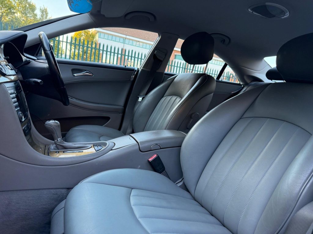 Mercedes-Benz CLS 3.0 CLS350 CDI Grand Edition Coupe 7G-Tronic 4dr — photo 34 of 63