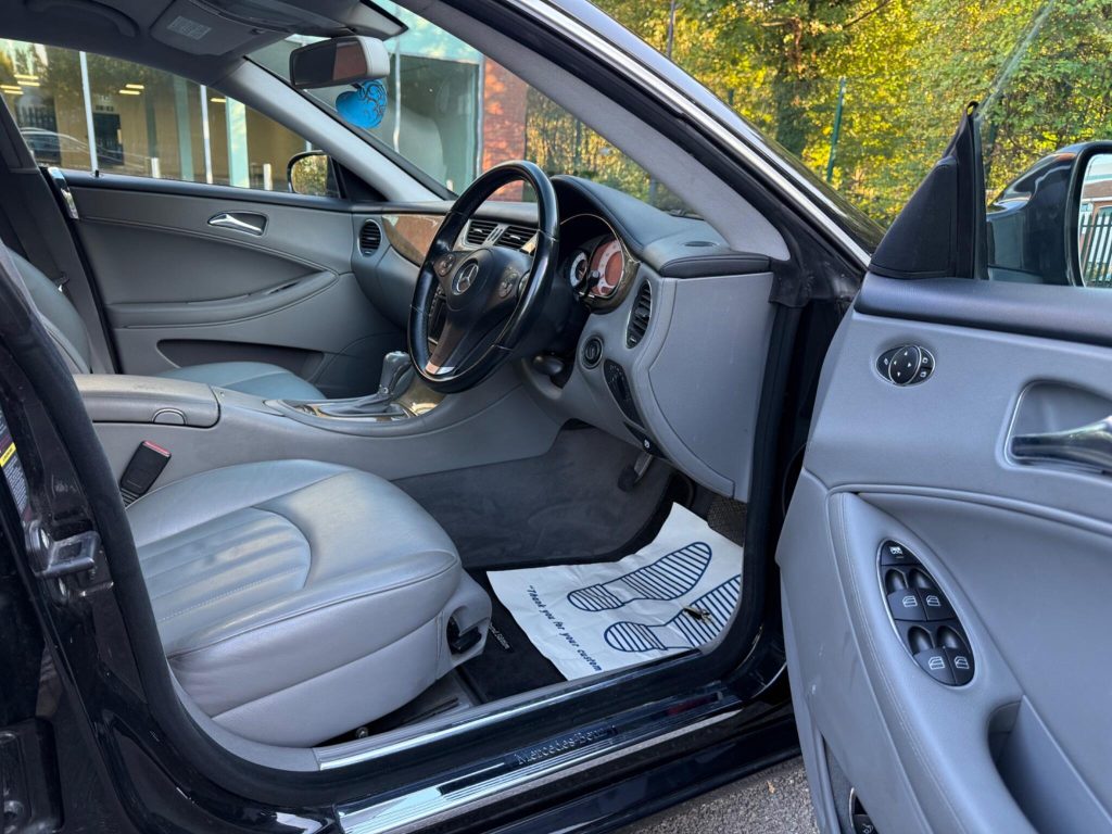Mercedes-Benz CLS 3.0 CLS350 CDI Grand Edition Coupe 7G-Tronic 4dr — photo 35 of 63