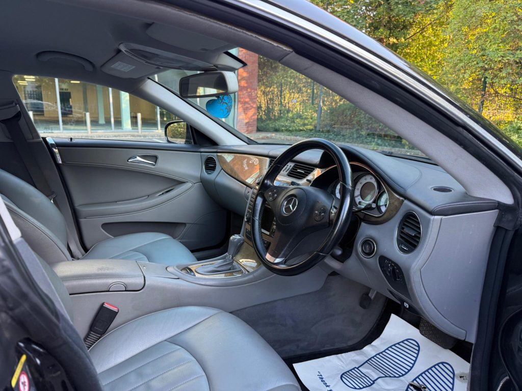 Mercedes-Benz CLS 3.0 CLS350 CDI Grand Edition Coupe 7G-Tronic 4dr — photo 37 of 63