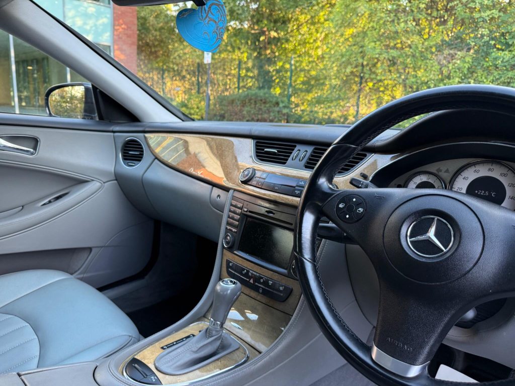 Mercedes-Benz CLS 3.0 CLS350 CDI Grand Edition Coupe 7G-Tronic 4dr — photo 38 of 63