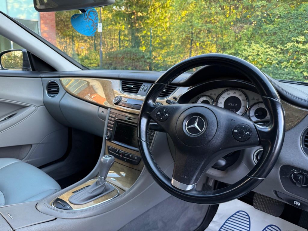 Mercedes-Benz CLS 3.0 CLS350 CDI Grand Edition Coupe 7G-Tronic 4dr — photo 39 of 63