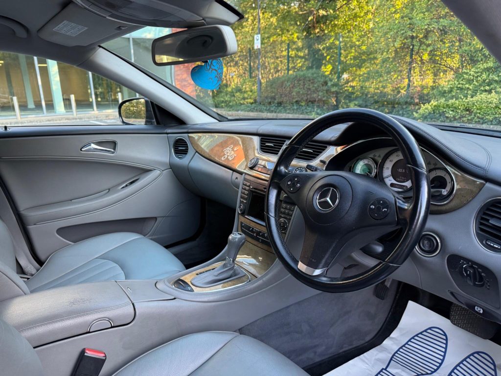 Mercedes-Benz CLS 3.0 CLS350 CDI Grand Edition Coupe 7G-Tronic 4dr — photo 40 of 63
