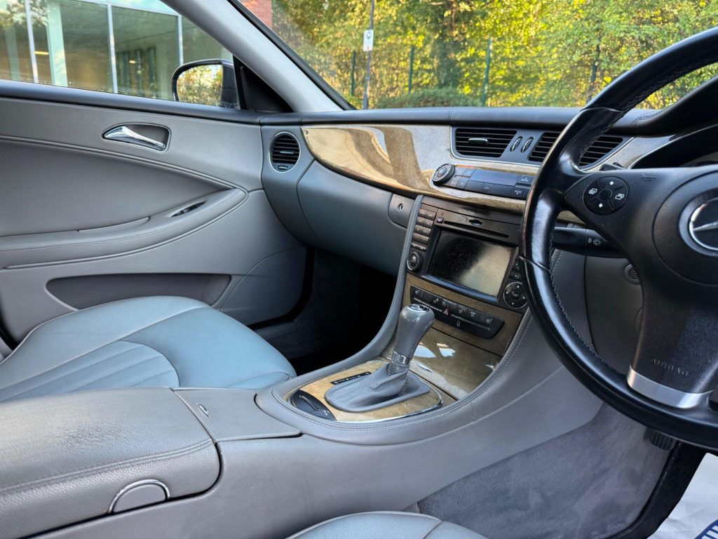 Mercedes-Benz CLS 3.0 CLS350 CDI Grand Edition Coupe 7G-Tronic 4dr — photo 41 of 63