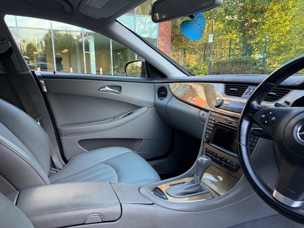 Mercedes-Benz CLS 3.0 CLS350 CDI Grand Edition Coupe 7G-Tronic 4dr — photo 42 of 63