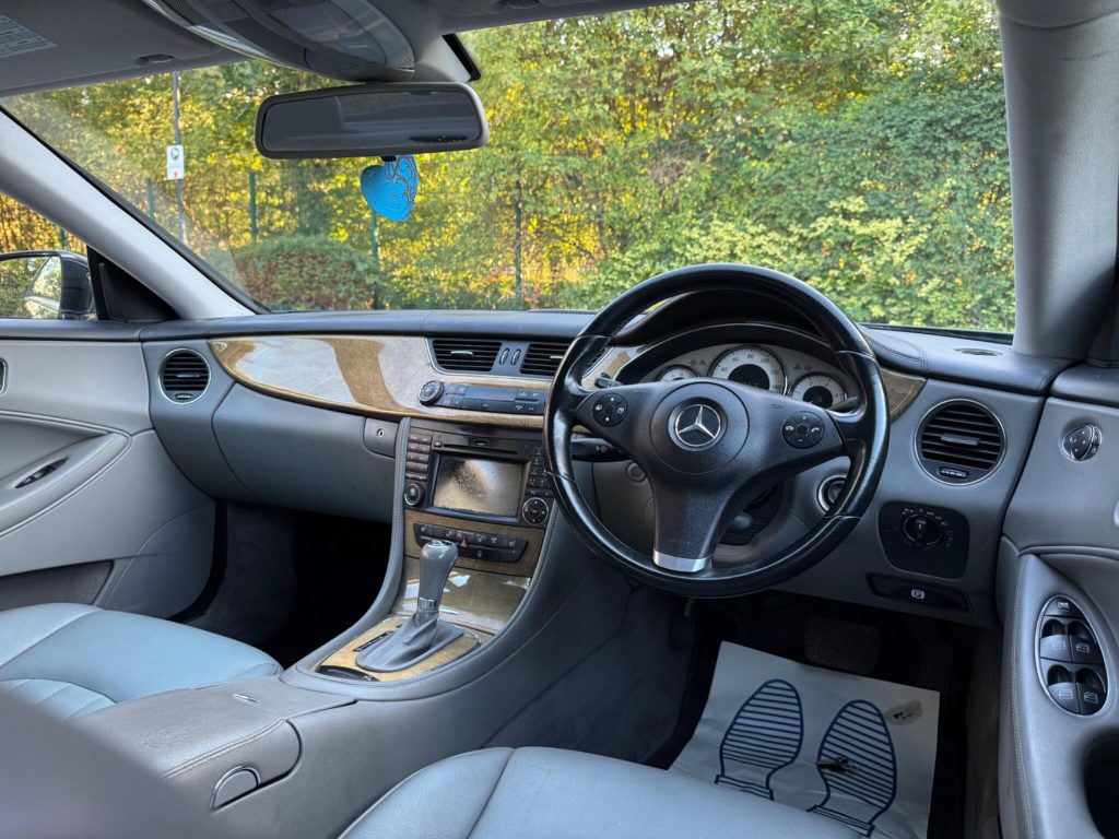 Mercedes-Benz CLS 3.0 CLS350 CDI Grand Edition Coupe 7G-Tronic 4dr — photo 51 of 63