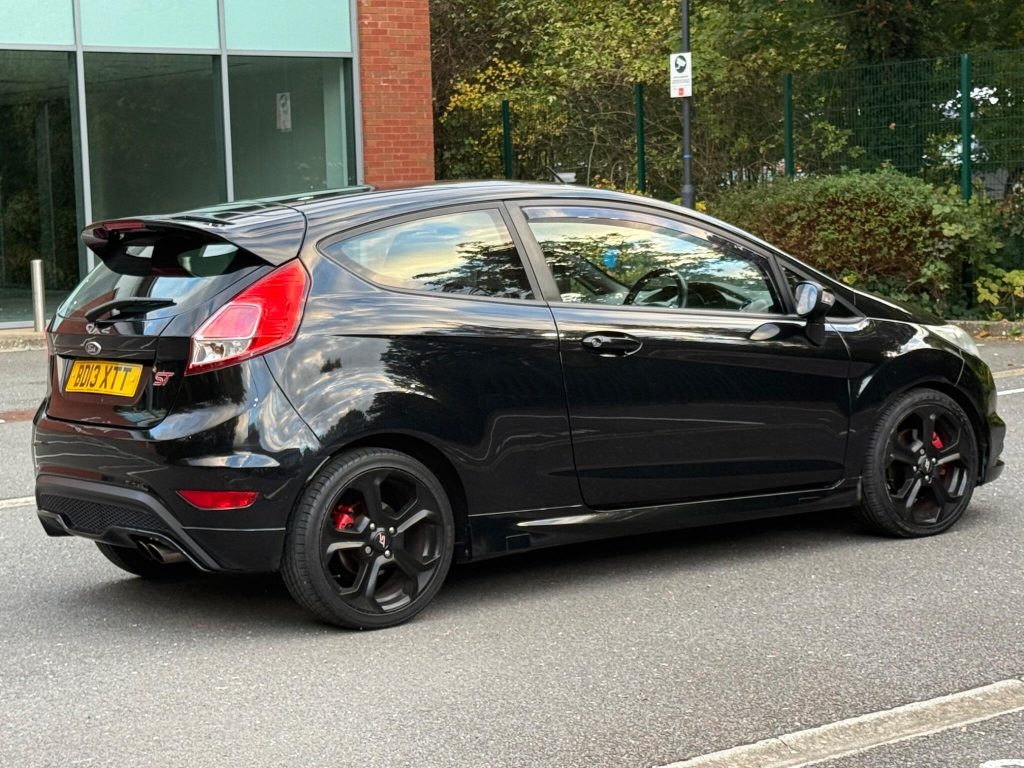 Ford Fiesta 1.6T EcoBoost ST-1 Euro 5 3dr — photo 8 of 53