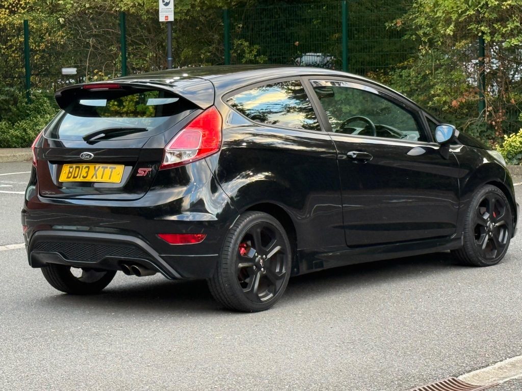 Ford Fiesta 1.6T EcoBoost ST-1 Euro 5 3dr — photo 9 of 53