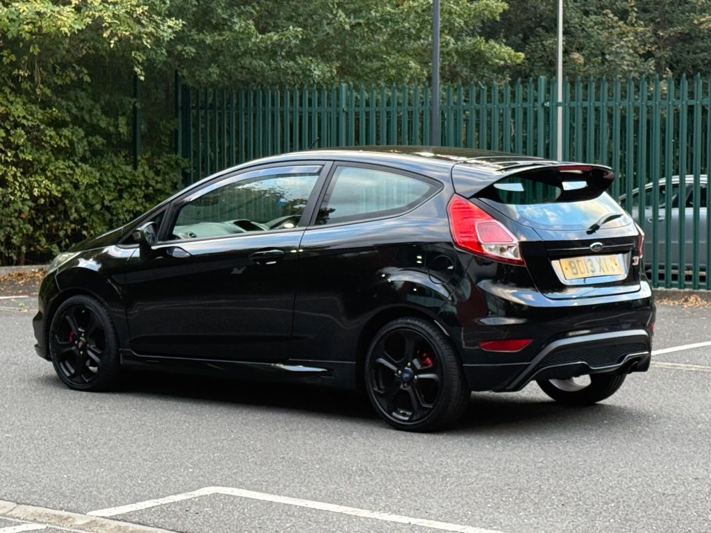 Ford Fiesta 1.6T EcoBoost ST-1 Euro 5 3dr — photo 15 of 53