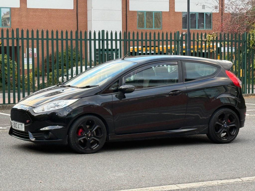 Ford Fiesta 1.6T EcoBoost ST-1 Euro 5 3dr — photo 18 of 53