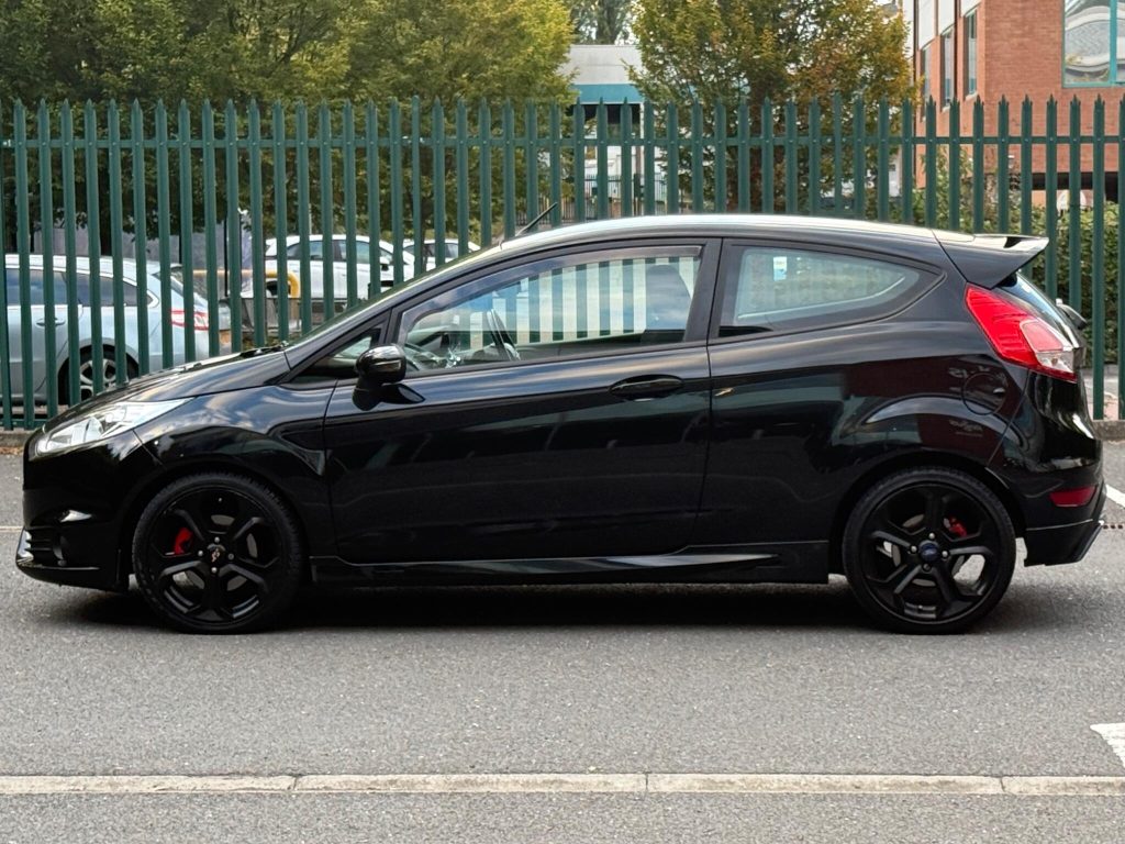 Ford Fiesta 1.6T EcoBoost ST-1 Euro 5 3dr — photo 19 of 53