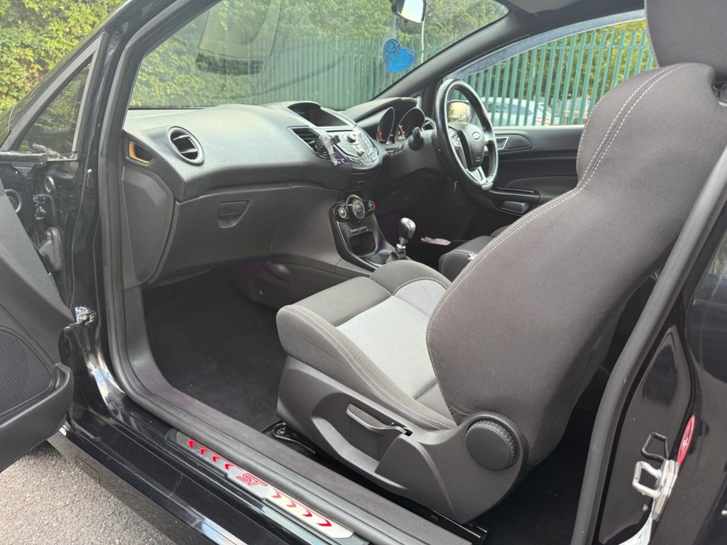 Ford Fiesta 1.6T EcoBoost ST-1 Euro 5 3dr — photo 23 of 53