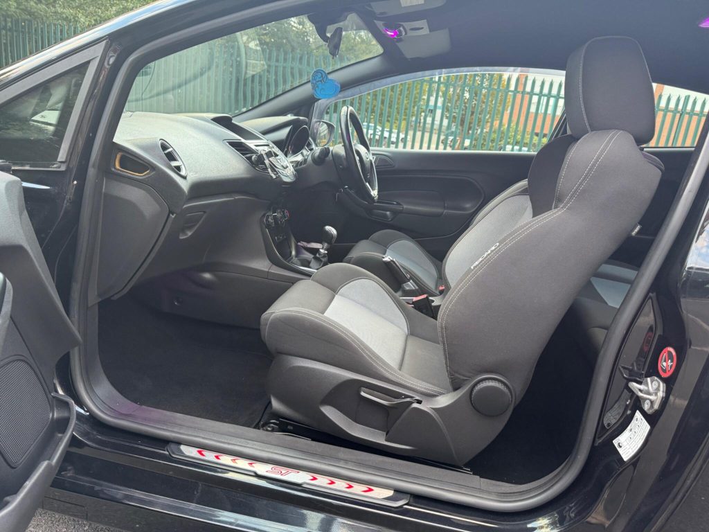 Ford Fiesta 1.6T EcoBoost ST-1 Euro 5 3dr — photo 26 of 53