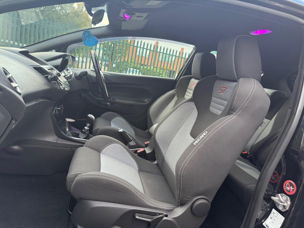 Ford Fiesta 1.6T EcoBoost ST-1 Euro 5 3dr — photo 27 of 53