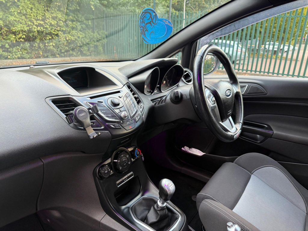 Ford Fiesta 1.6T EcoBoost ST-1 Euro 5 3dr — photo 29 of 53