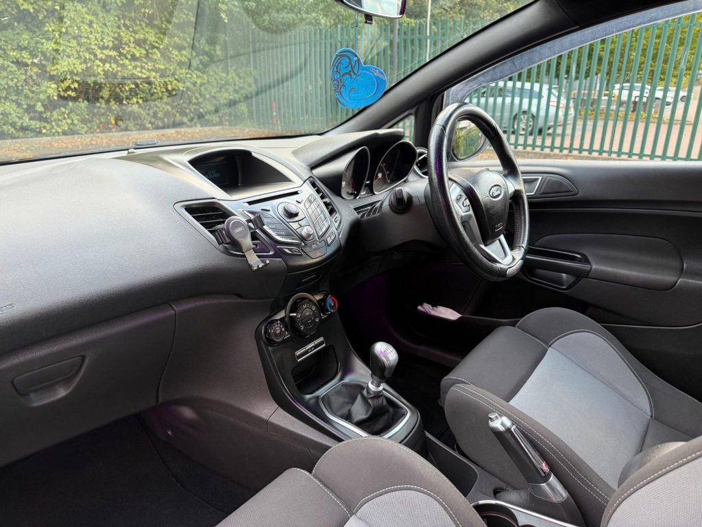 Ford Fiesta 1.6T EcoBoost ST-1 Euro 5 3dr — photo 30 of 53