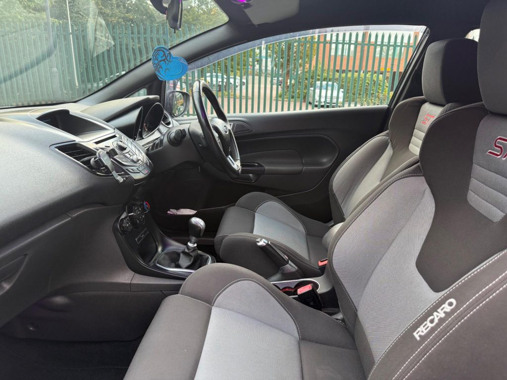 Ford Fiesta 1.6T EcoBoost ST-1 Euro 5 3dr — photo 31 of 53