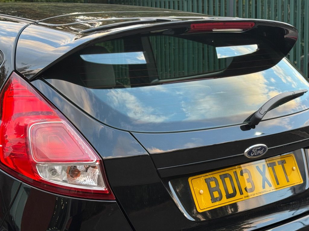 Ford Fiesta 1.6T EcoBoost ST-1 Euro 5 3dr — photo 36 of 53