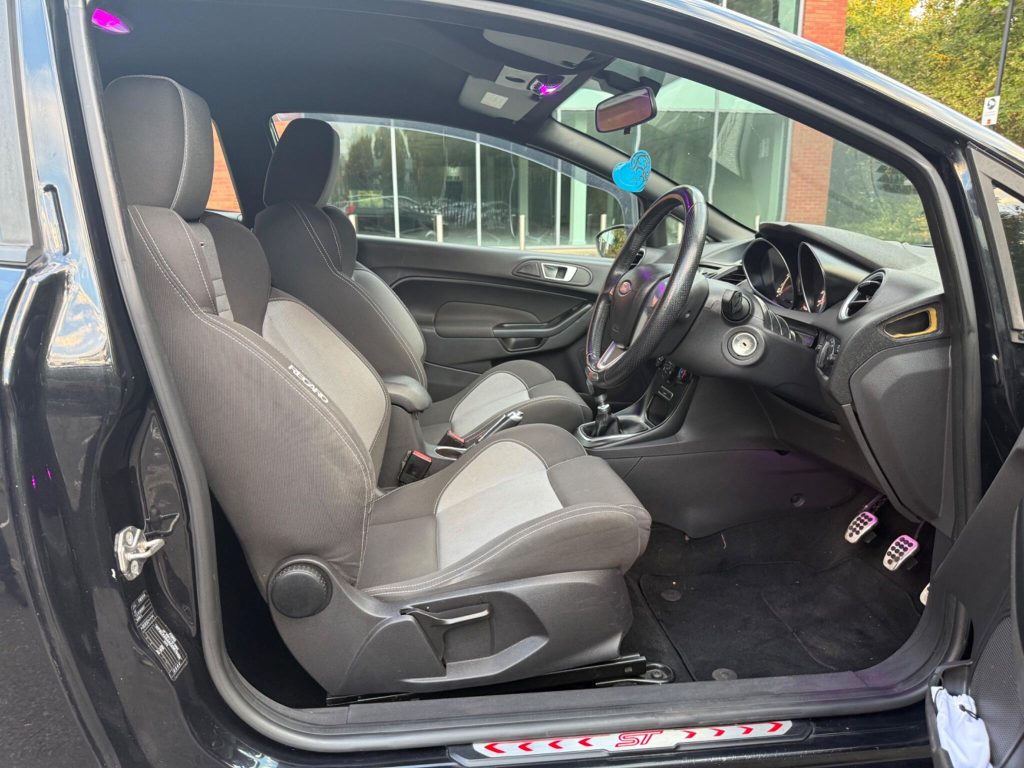 Ford Fiesta 1.6T EcoBoost ST-1 Euro 5 3dr — photo 40 of 53