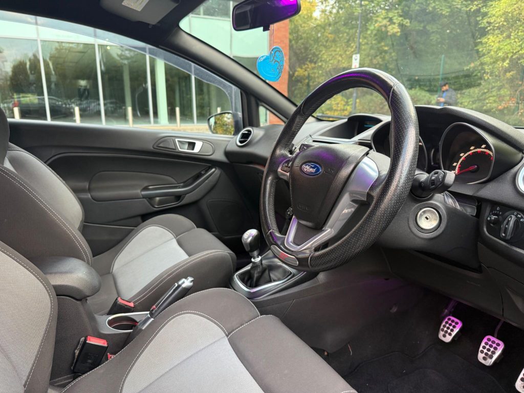 Ford Fiesta 1.6T EcoBoost ST-1 Euro 5 3dr — photo 42 of 53