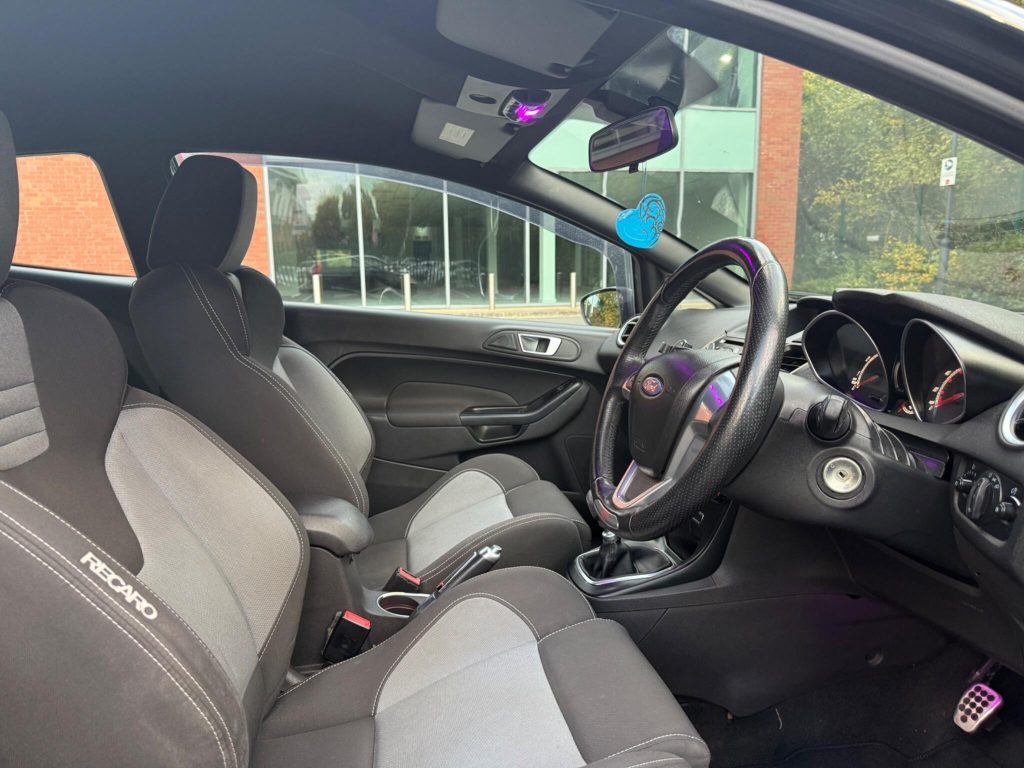 Ford Fiesta 1.6T EcoBoost ST-1 Euro 5 3dr — photo 43 of 53