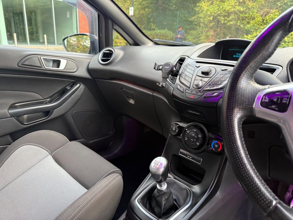Ford Fiesta 1.6T EcoBoost ST-1 Euro 5 3dr — photo 45 of 53