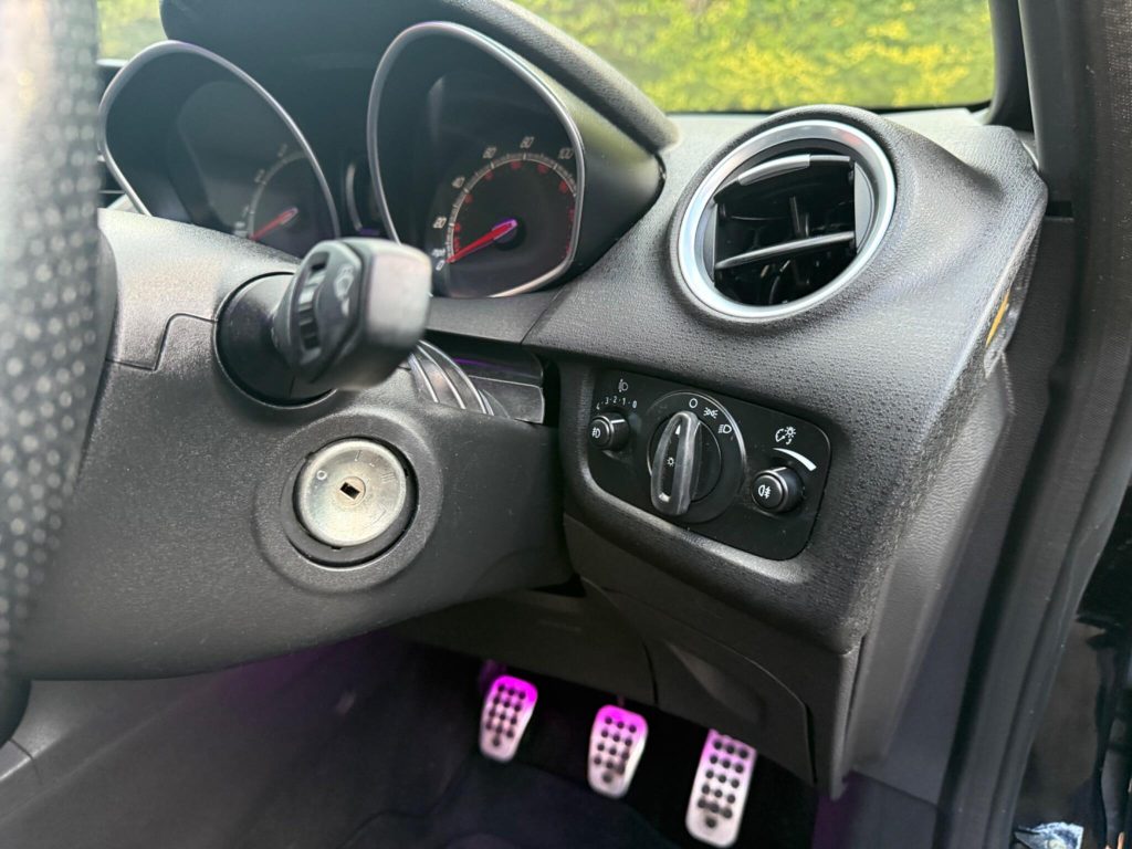 Ford Fiesta 1.6T EcoBoost ST-1 Euro 5 3dr — photo 47 of 53