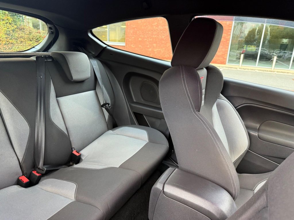 Ford Fiesta 1.6T EcoBoost ST-1 Euro 5 3dr — photo 52 of 53