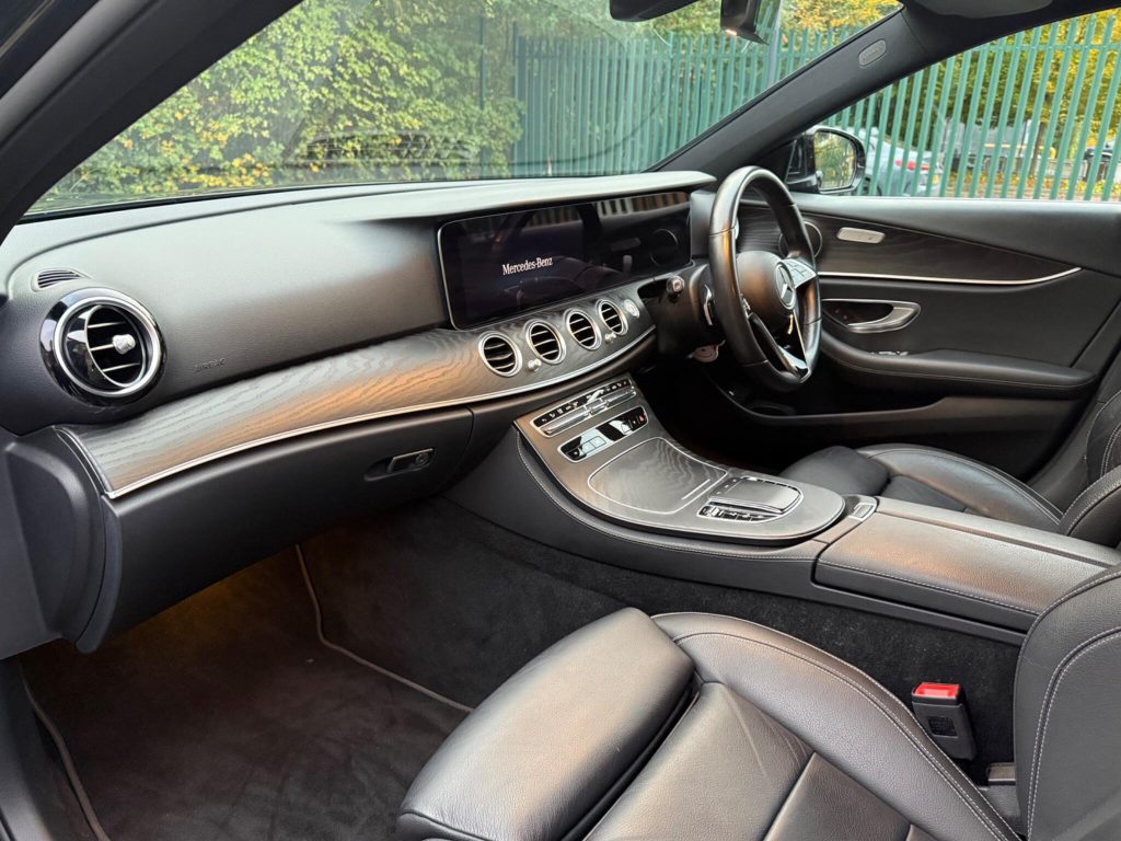 Mercedes-Benz E-class 2.0 E220dh MHEV AMG Line G-Tronic+ Euro 6 (s/s) 4dr — photo 25 of 63