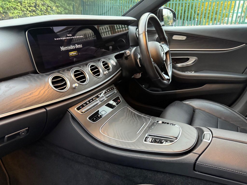 Mercedes-Benz E-class 2.0 E220dh MHEV AMG Line G-Tronic+ Euro 6 (s/s) 4dr — photo 31 of 63