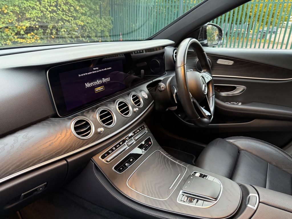 Mercedes-Benz E-class 2.0 E220dh MHEV AMG Line G-Tronic+ Euro 6 (s/s) 4dr — photo 32 of 63