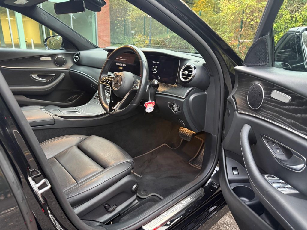 Mercedes-Benz E-class 2.0 E220dh MHEV AMG Line G-Tronic+ Euro 6 (s/s) 4dr — photo 35 of 63