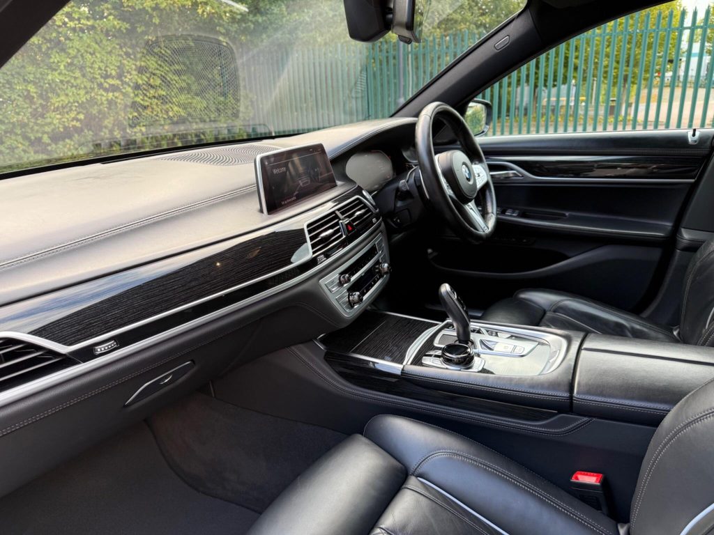 BMW 7 Series 3.0 730d M Sport Auto xDrive Euro 6 (s/s) 4dr — photo 33 of 71