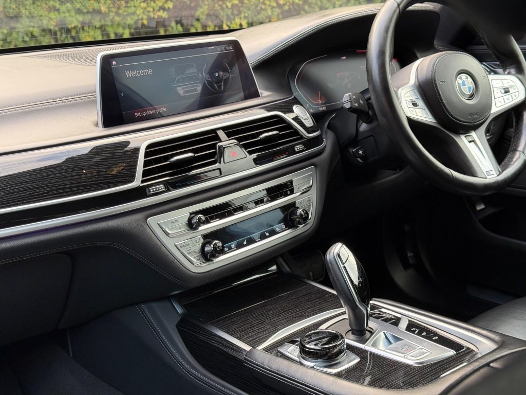 BMW 7 Series 3.0 730d M Sport Auto xDrive Euro 6 (s/s) 4dr — photo 43 of 71