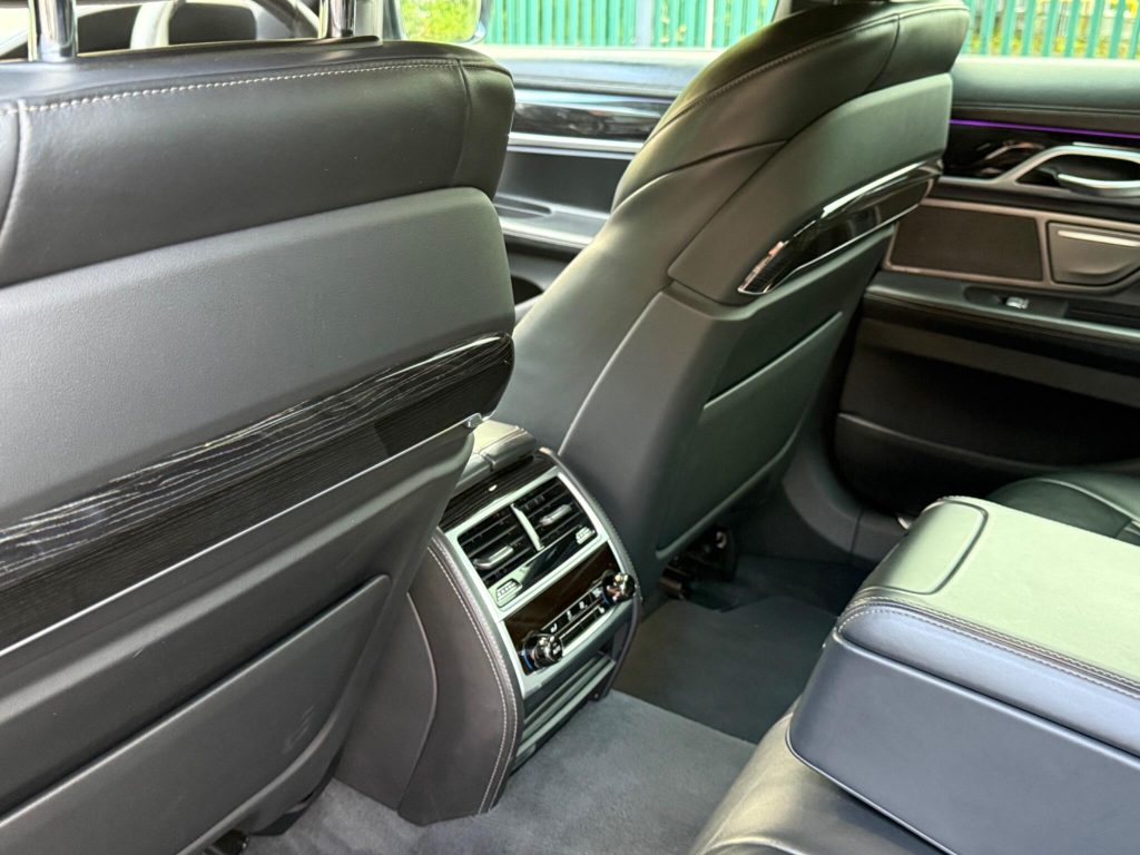 BMW 7 Series 3.0 730d M Sport Auto xDrive Euro 6 (s/s) 4dr — photo 55 of 71