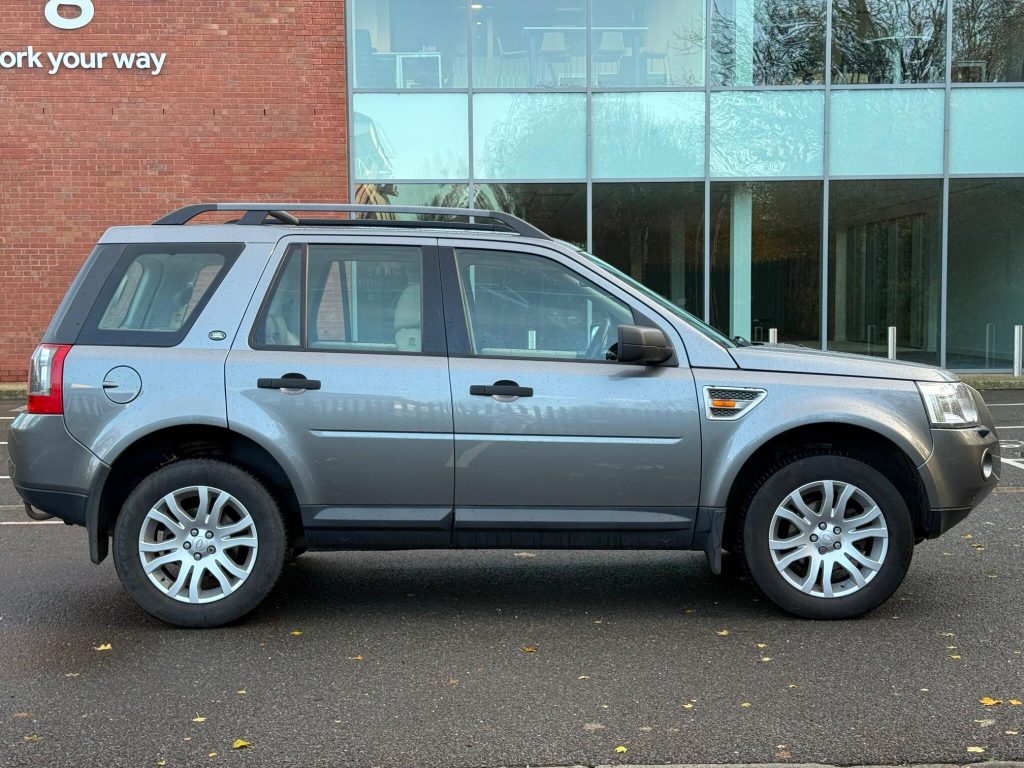 Land Rover Freelander 2 2.2 TD4 HSE Auto 4WD Euro 4 5dr — photo 7 of 62