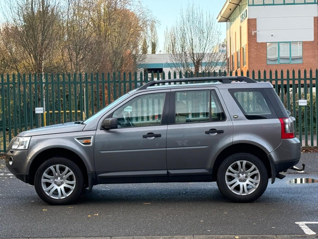 Land Rover Freelander 2 2.2 TD4 HSE Auto 4WD Euro 4 5dr — photo 12 of 62
