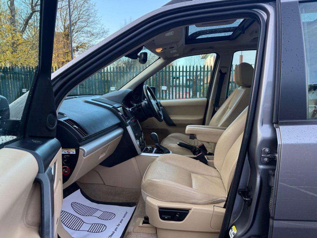Land Rover Freelander 2 2.2 TD4 HSE Auto 4WD Euro 4 5dr — photo 24 of 62