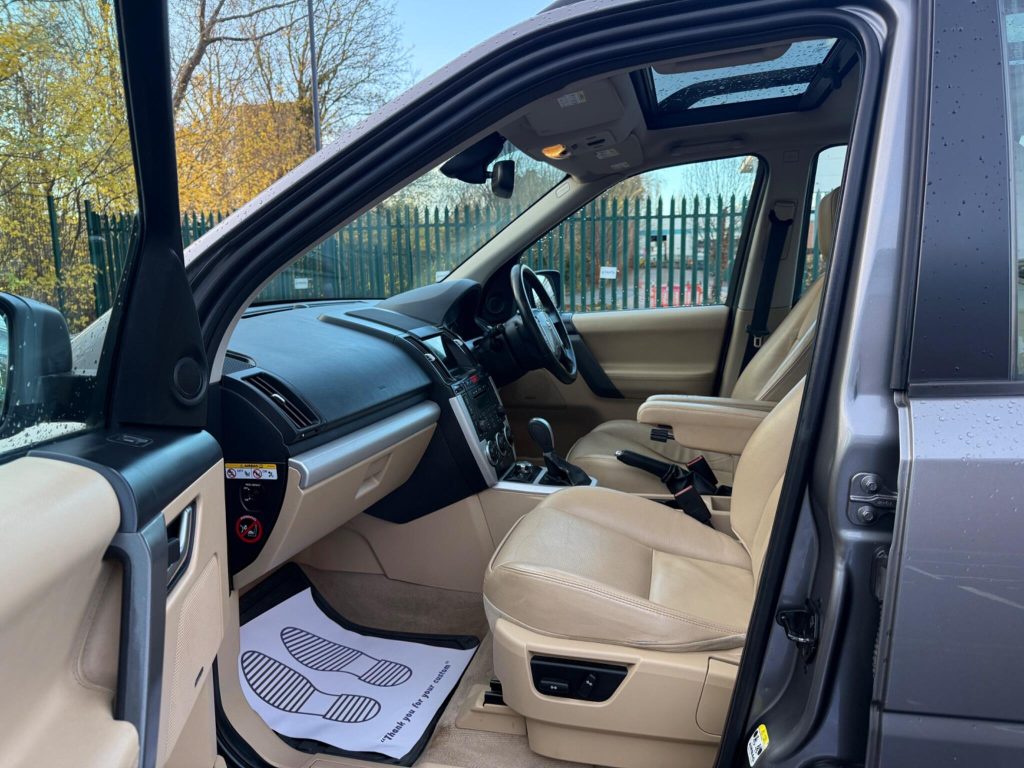 Land Rover Freelander 2 2.2 TD4 HSE Auto 4WD Euro 4 5dr — photo 25 of 62