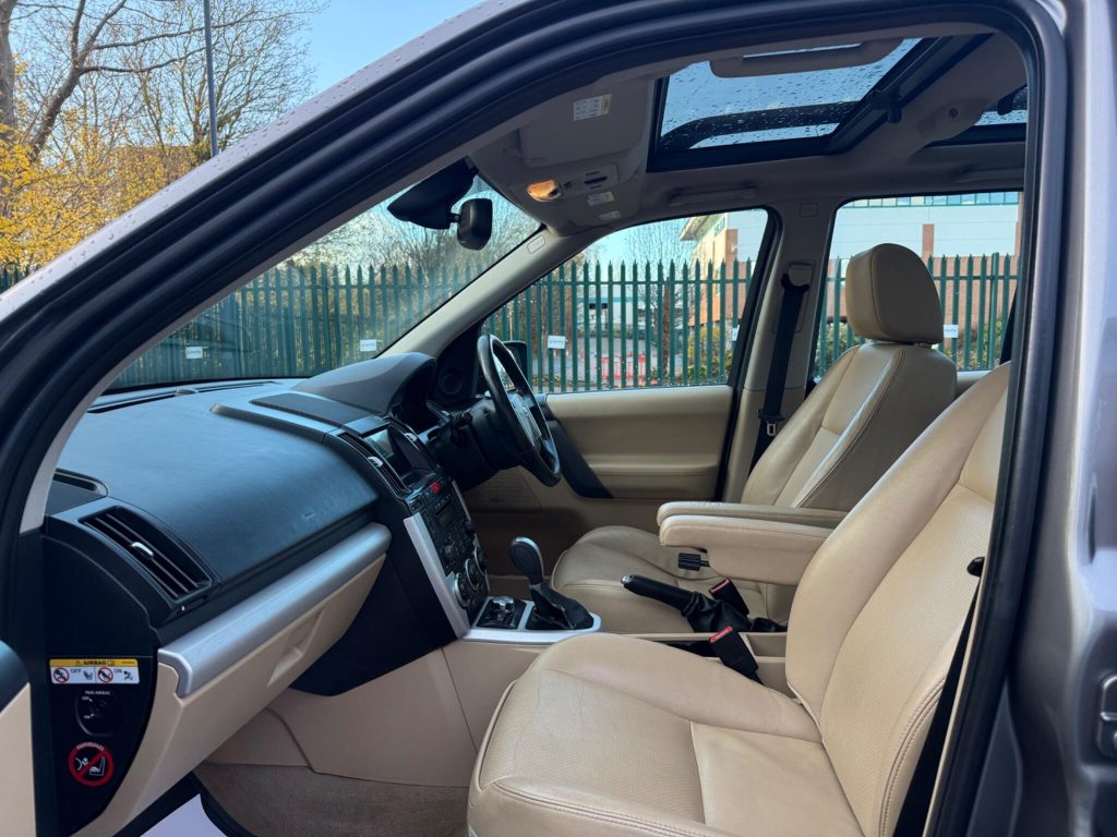 Land Rover Freelander 2 2.2 TD4 HSE Auto 4WD Euro 4 5dr — photo 27 of 62