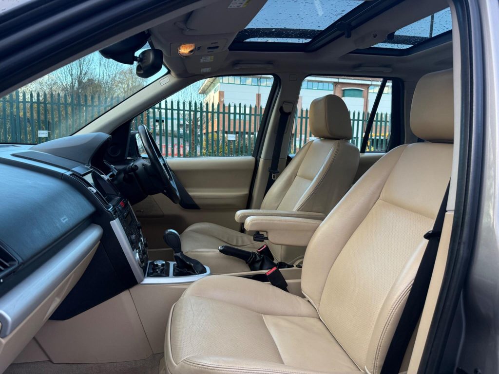 Land Rover Freelander 2 2.2 TD4 HSE Auto 4WD Euro 4 5dr — photo 28 of 62