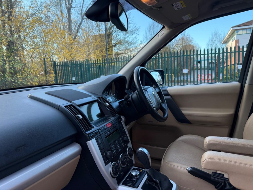 Land Rover Freelander 2 2.2 TD4 HSE Auto 4WD Euro 4 5dr — photo 30 of 62