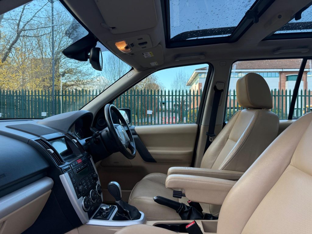 Land Rover Freelander 2 2.2 TD4 HSE Auto 4WD Euro 4 5dr — photo 31 of 62