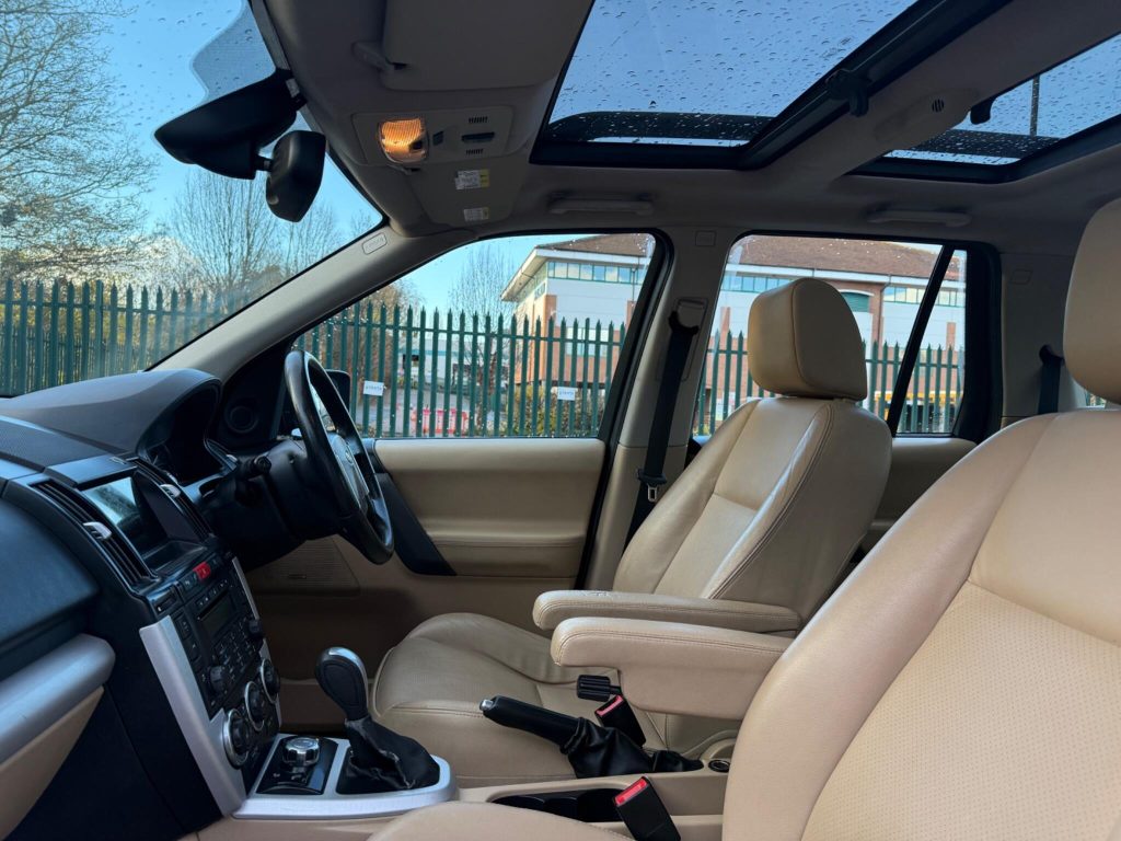 Land Rover Freelander 2 2.2 TD4 HSE Auto 4WD Euro 4 5dr — photo 32 of 62