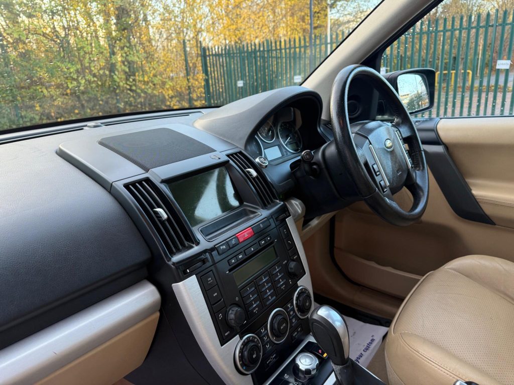 Land Rover Freelander 2 2.2 TD4 HSE Auto 4WD Euro 4 5dr — photo 33 of 62